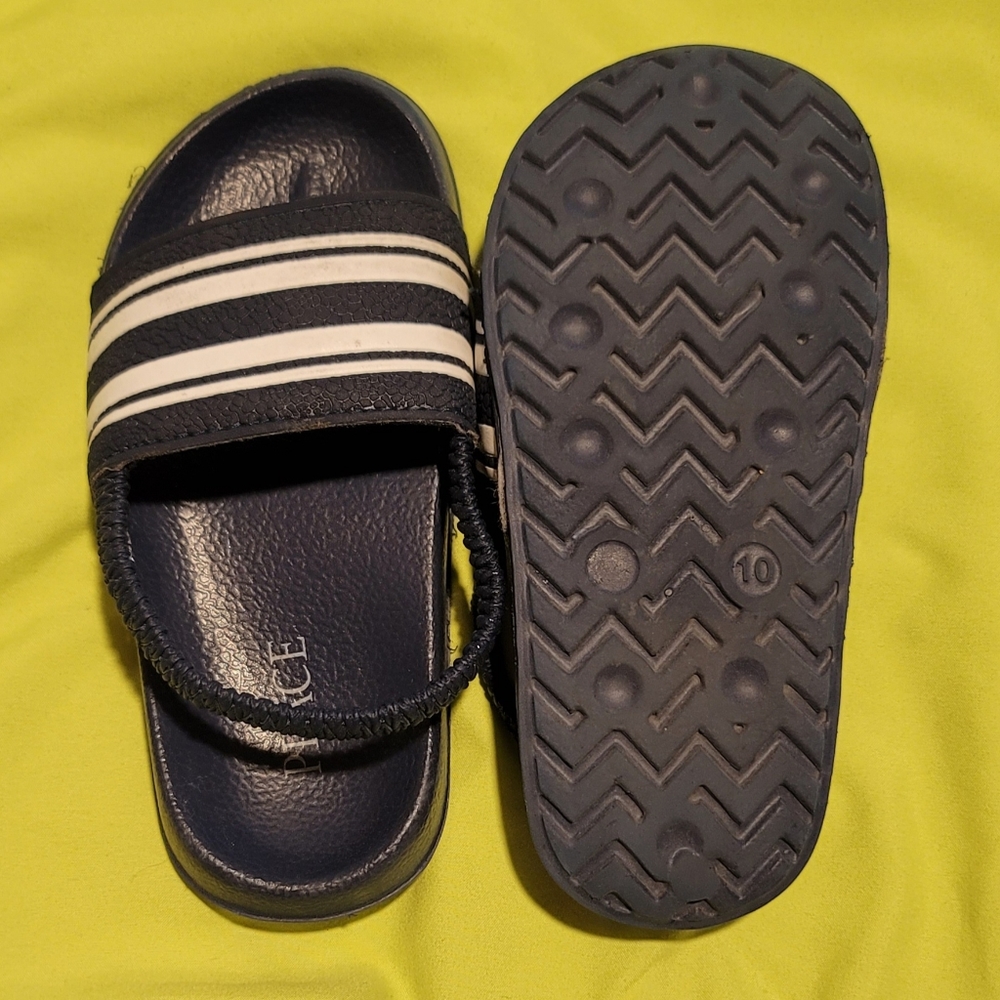 Childrens Place Slides / flip flops - Picture 3 of 4